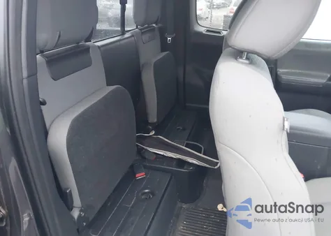 2016 Toyota Tacoma Sr5 V6 z USA, uszkodzony, nr VIN 5TFSZ5AN8GX038017